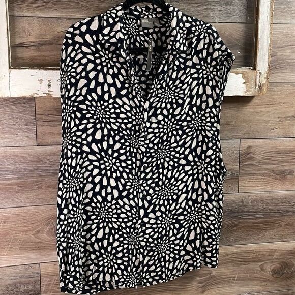 NWT ASOS Women’s Short Sleeve Button Up Black White Viscose Blouse Size Large - Picture 3 of 8